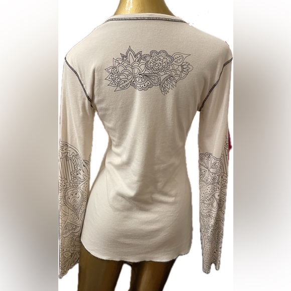 Gorgeous designer knitwear w/black floral line drawings on sleeves and back - Picture 3 of 8